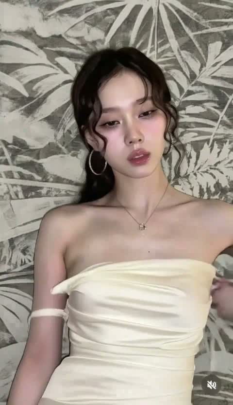 Winter - shows tits