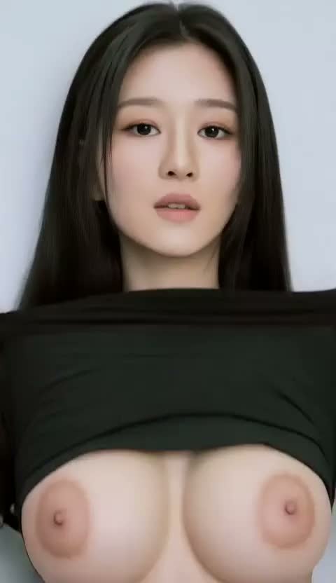 Seo Ye Ji - shows tits