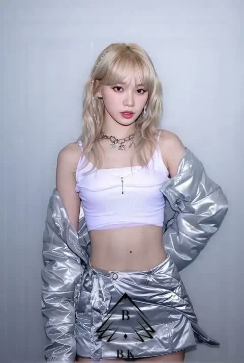 Chaewon - shows tits