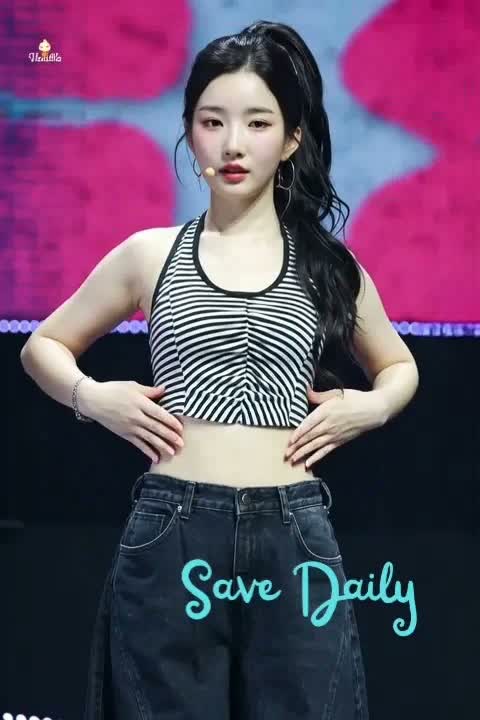 Yooyeon - shows tits