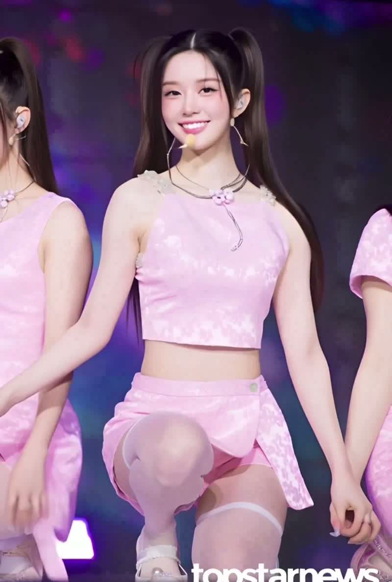 Minju - shows tits