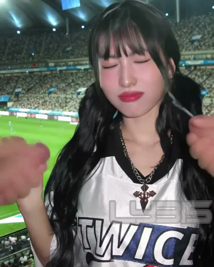 Momo - bukkake