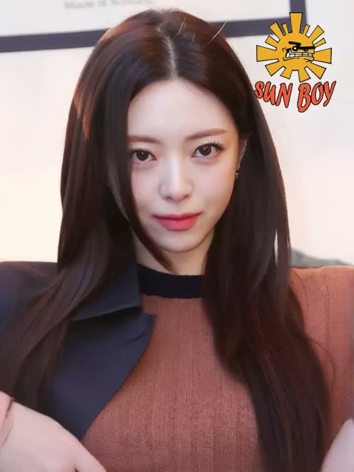 Yuna - shows tits