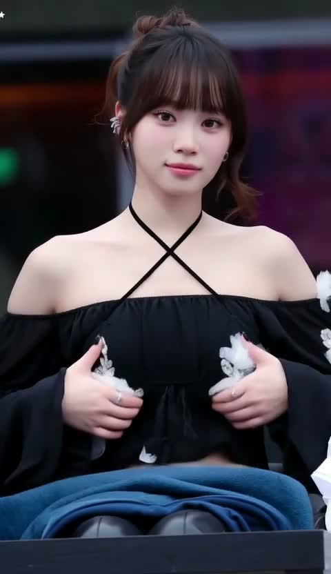 Chaewon - shows tits