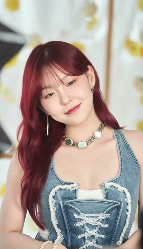 Chaehyun - shows boobs