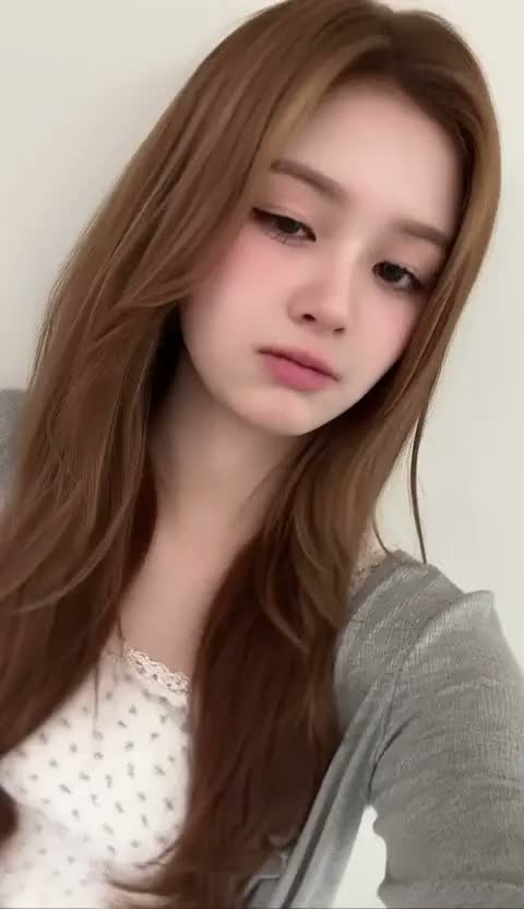 Sullyoon - shows tits